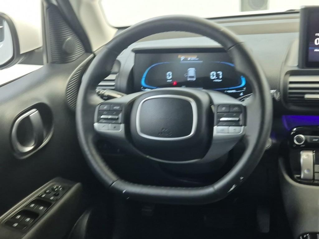 HYUNDAI Casper - Vista 9