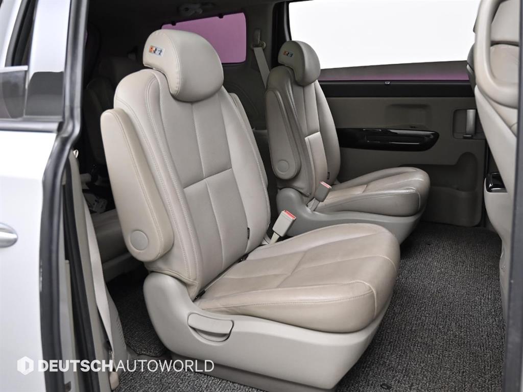 KIA Carnival - Vista 12
