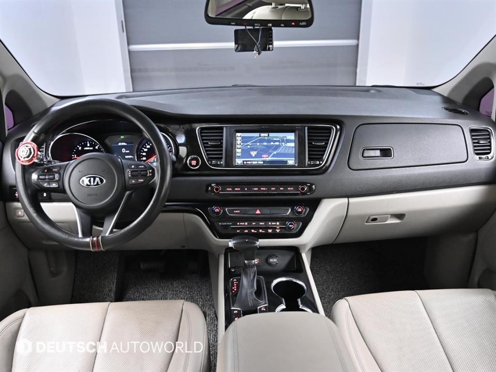 KIA Carnival - Vista 7