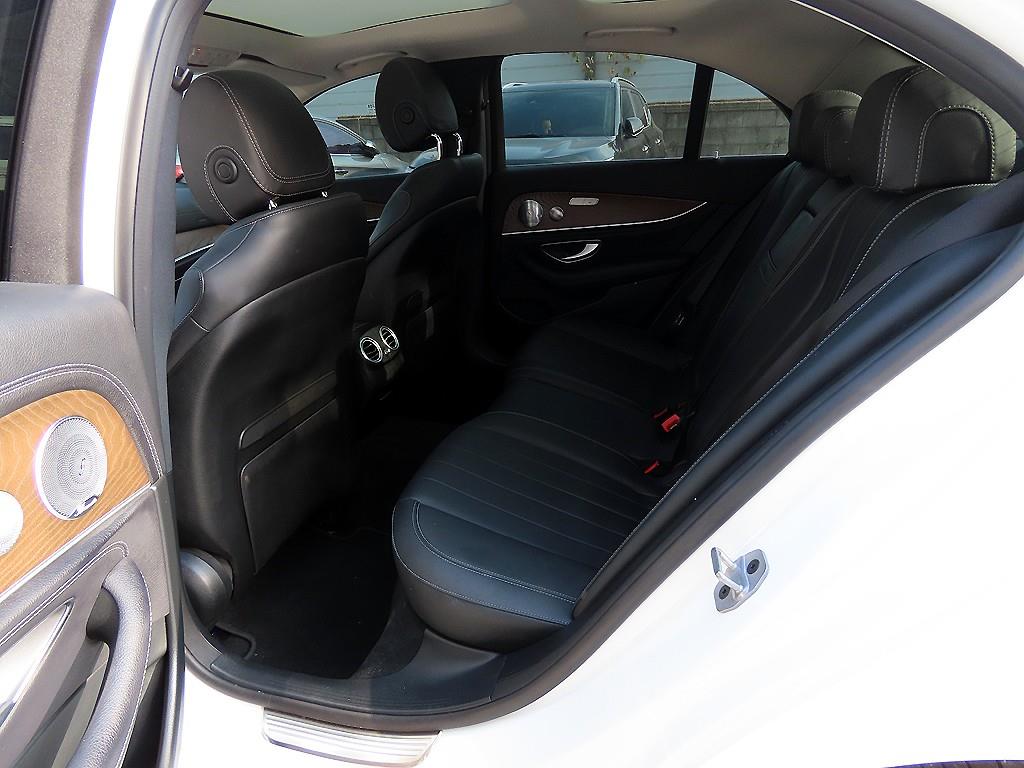 Mercedes Benz E class - Vista 6