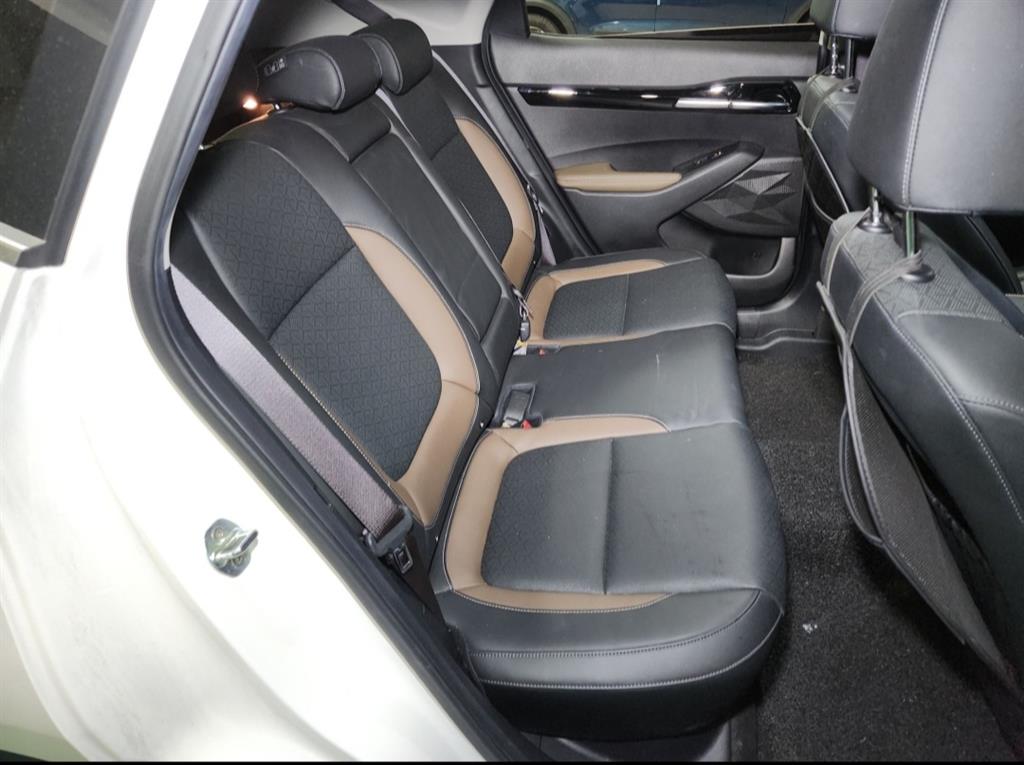 KIA Seltos - Vista 8