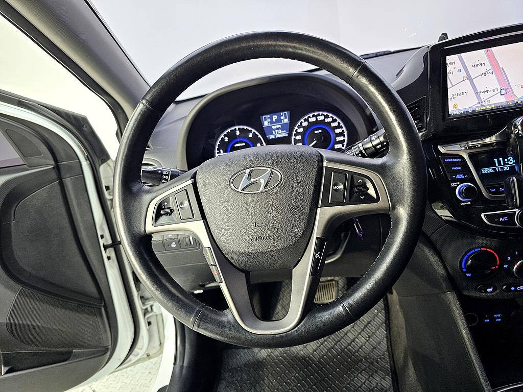 HYUNDAI Accent - Vista 12