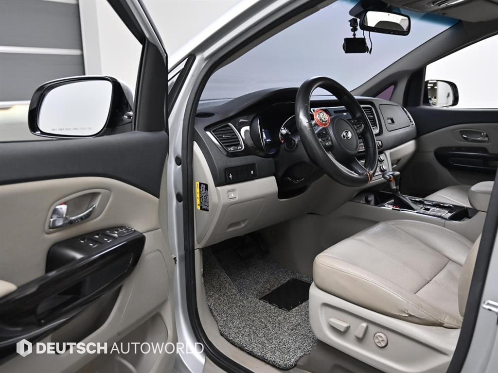 KIA Carnival - Vista 11