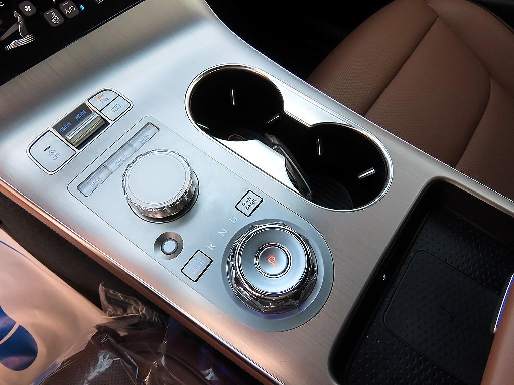 Genesis GV70 - Vista 10