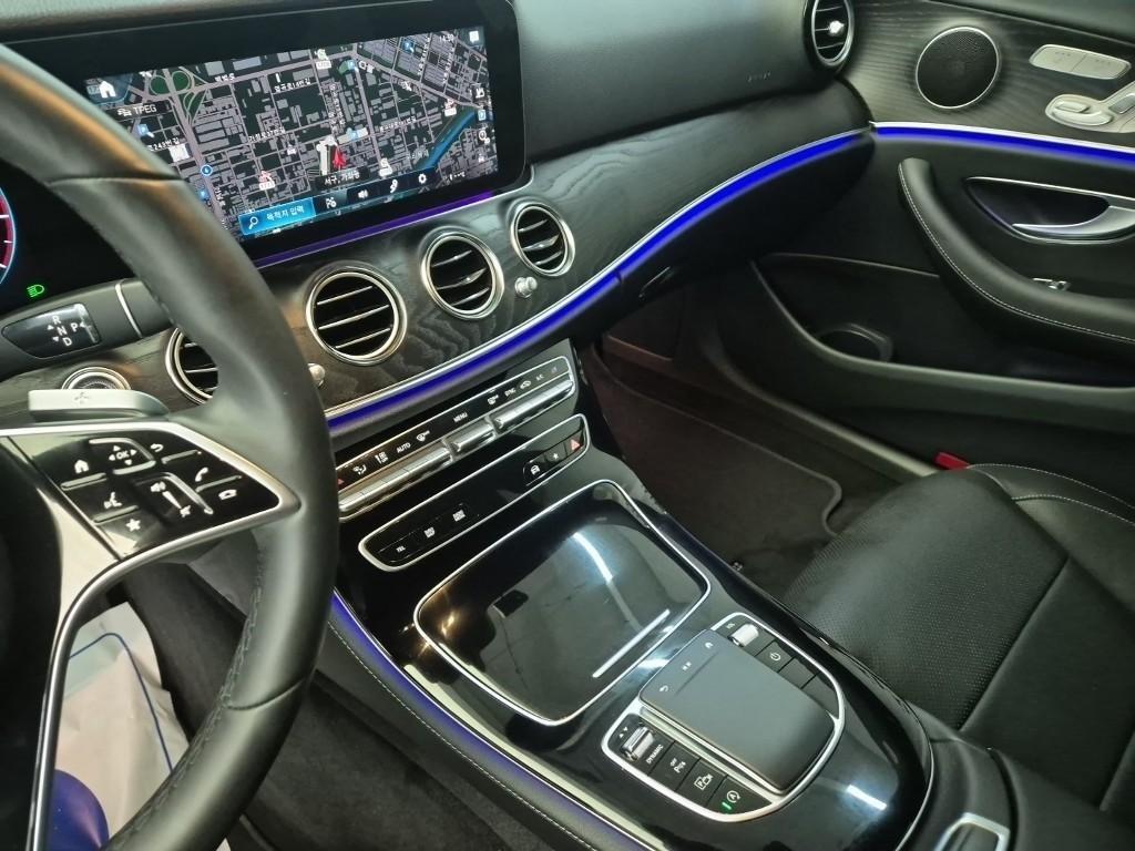 Mercedes Benz E class - Vista 10