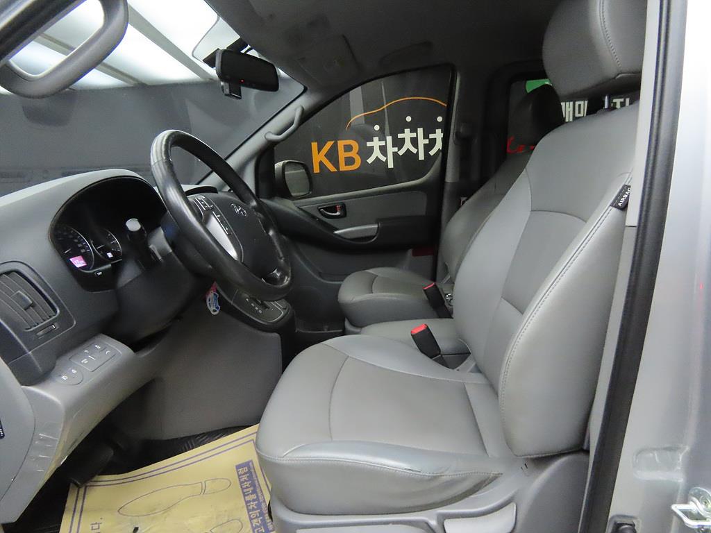 HYUNDAI Starex - Vista 5