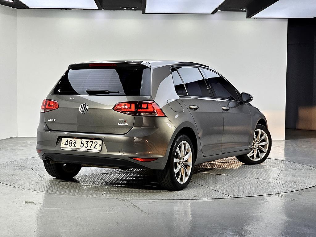 Volkswagen Golf - Vista 4