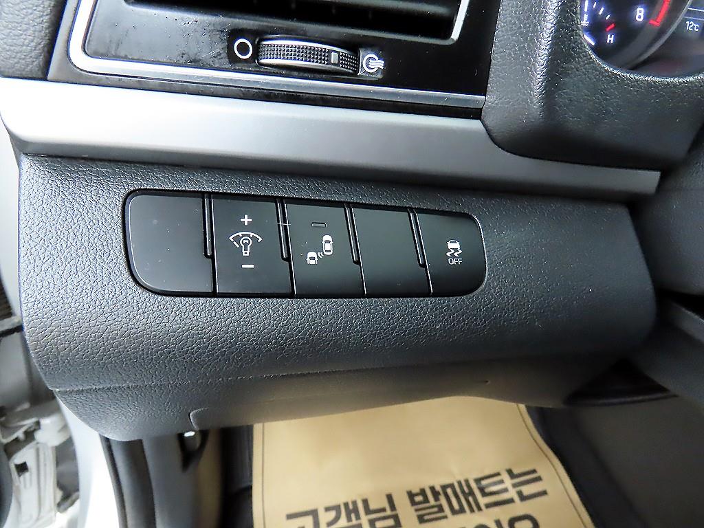 HYUNDAI Avante - Vista 12