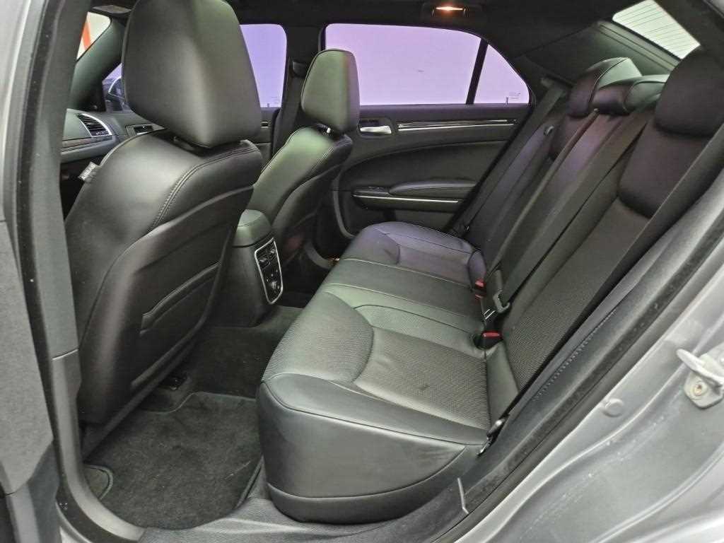 Chrysler 300C - Vista 12