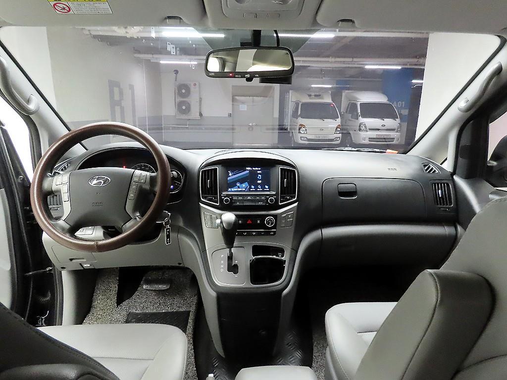 HYUNDAI Starex - Vista 8