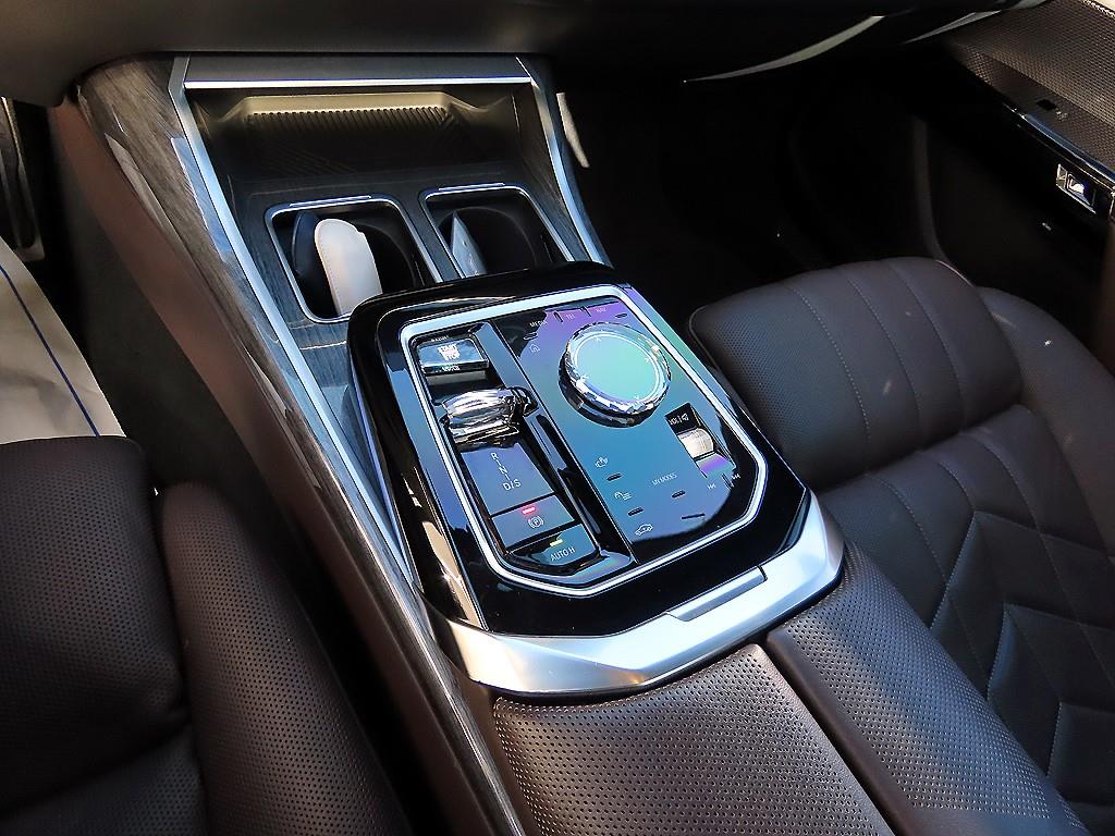 BMW 7 Series - Vista 11