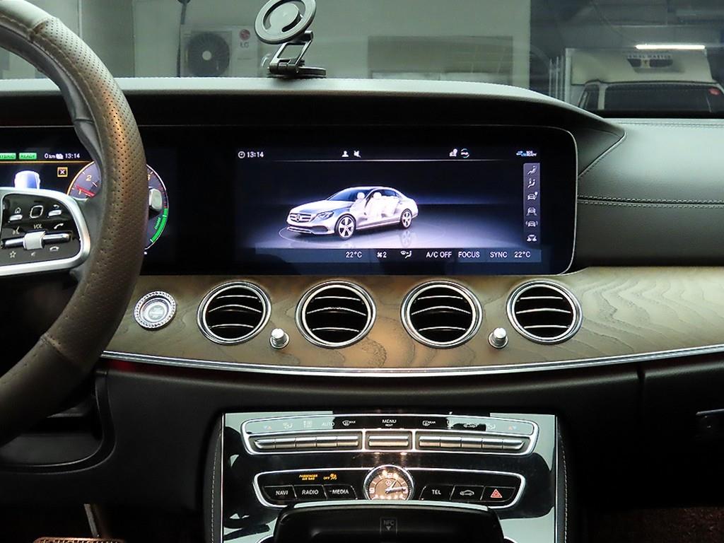 Mercedes Benz E class - Vista 8