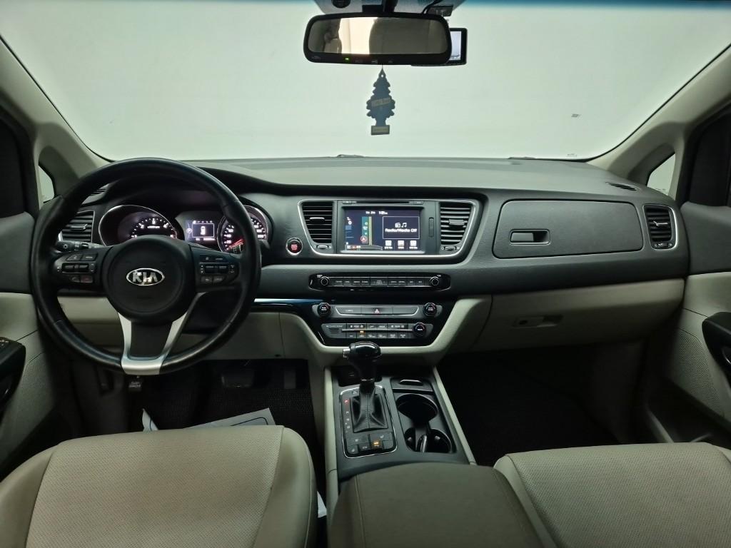 KIA Carnival - Vista 7