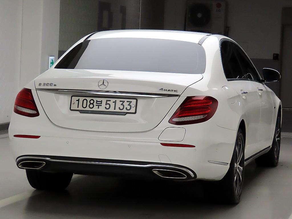 Mercedes Benz E class - Vista 4