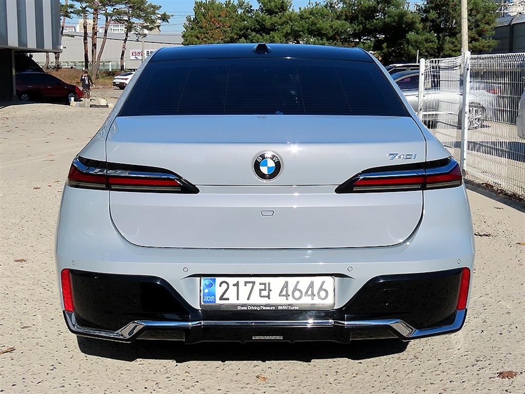 BMW 7 Series - Vista 4