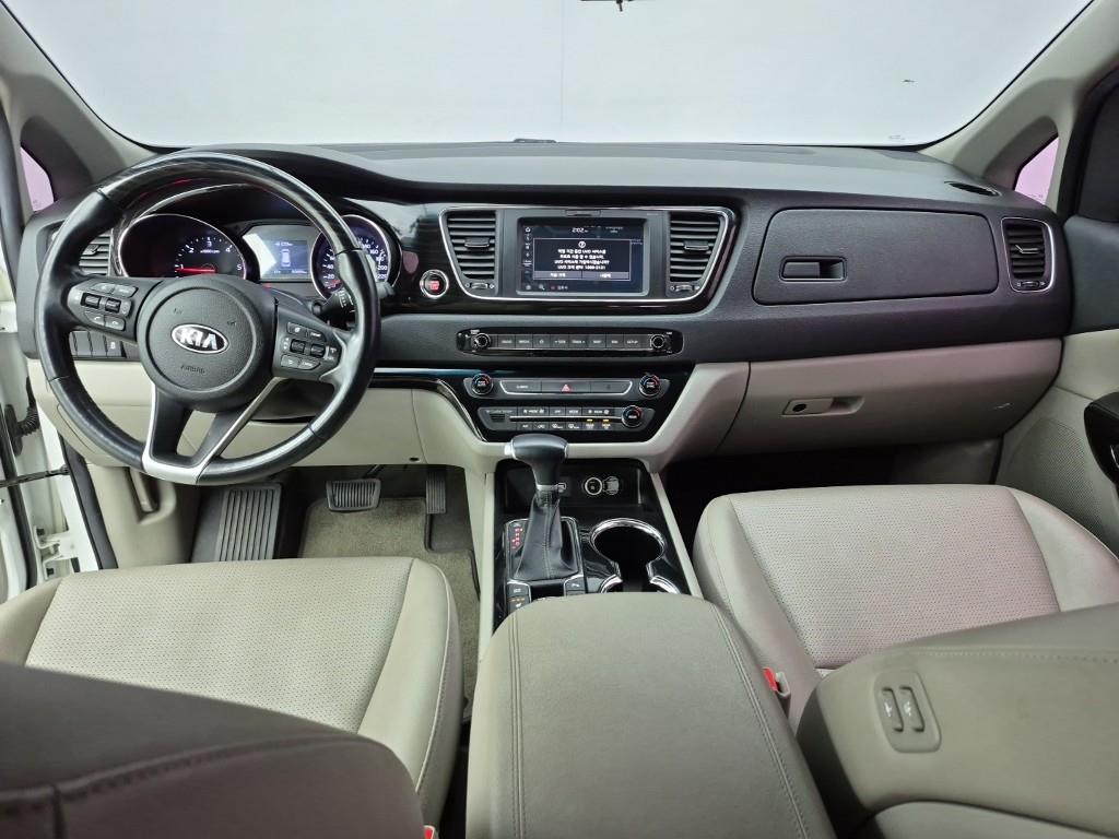 KIA Carnival - Vista 5