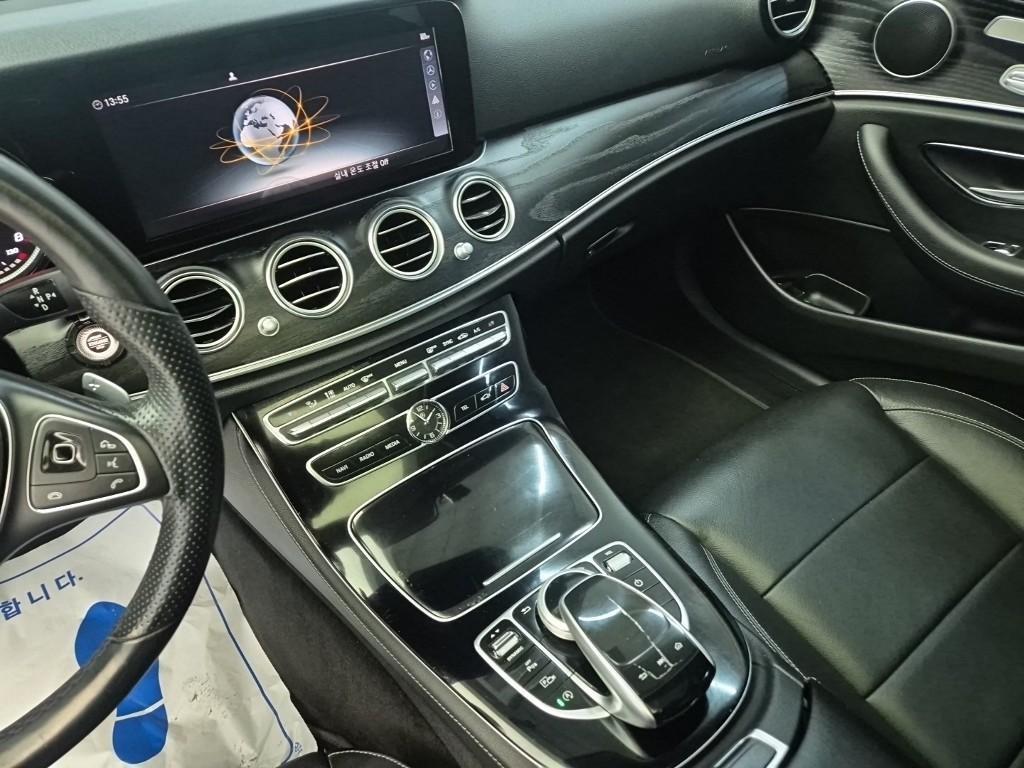 Mercedes Benz E class - Vista 10