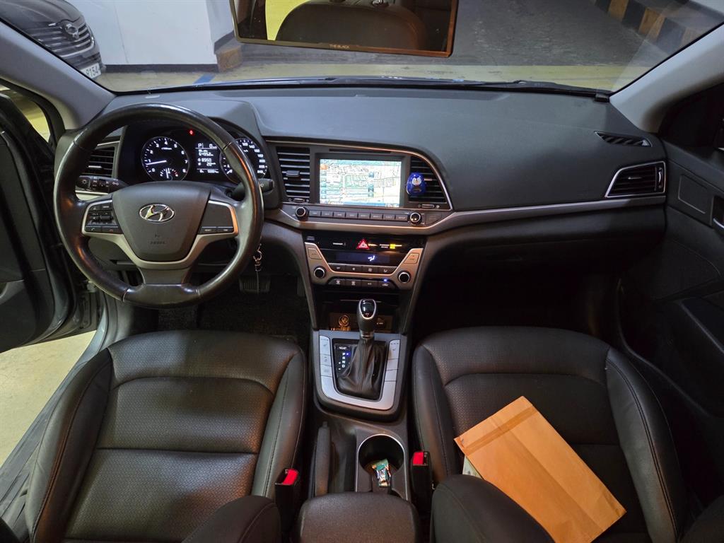 HYUNDAI Avante - Vista 8