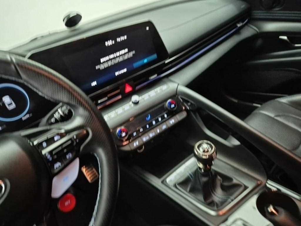 HYUNDAI Avante - Vista 10