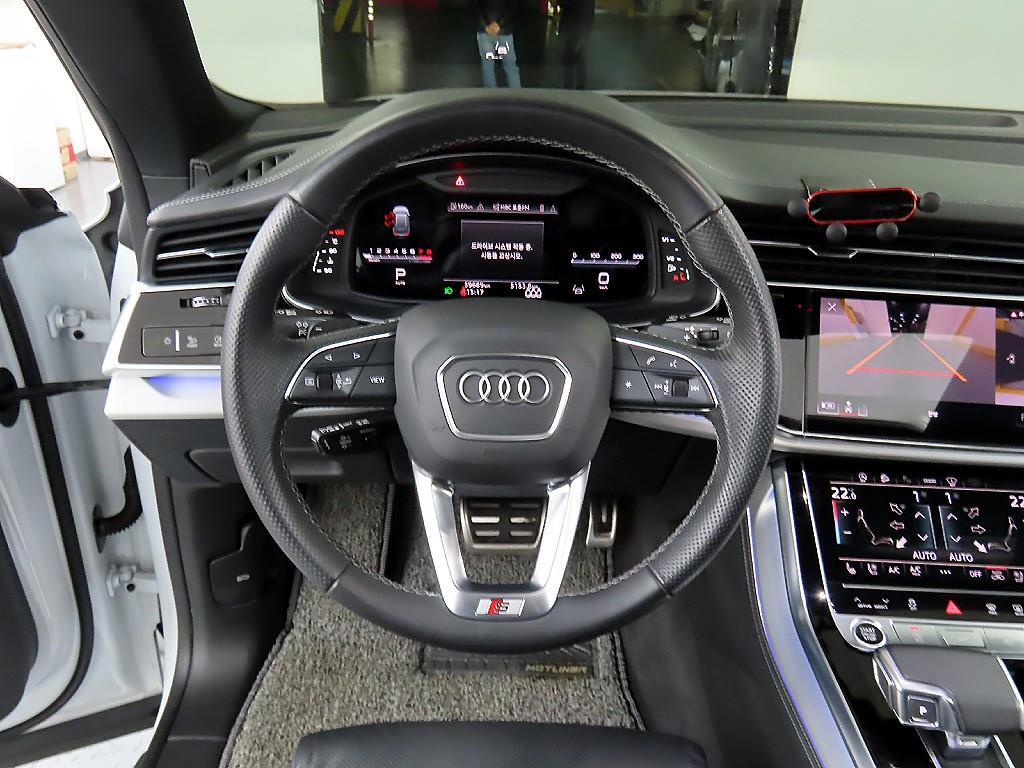 Audi Q8 - Vista 9