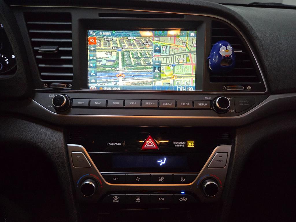 HYUNDAI Avante - Vista 11