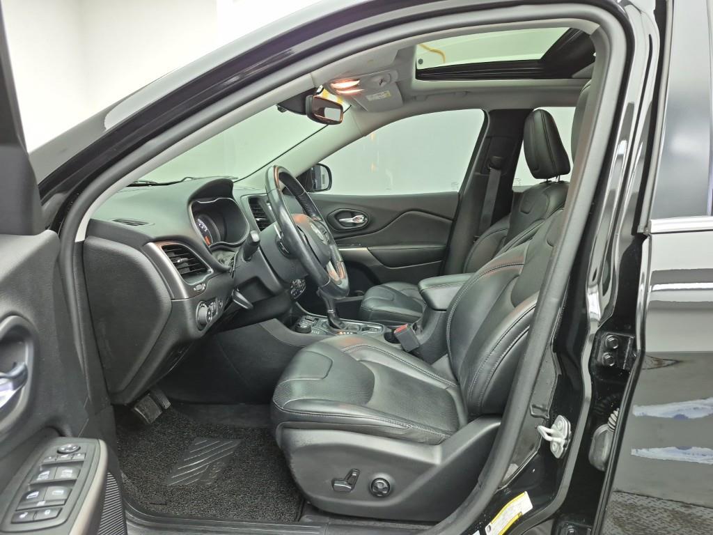 Jeep Cherokee - Vista 11