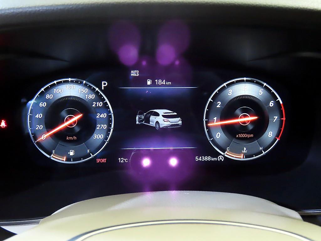 Genesis G70 - Vista 9