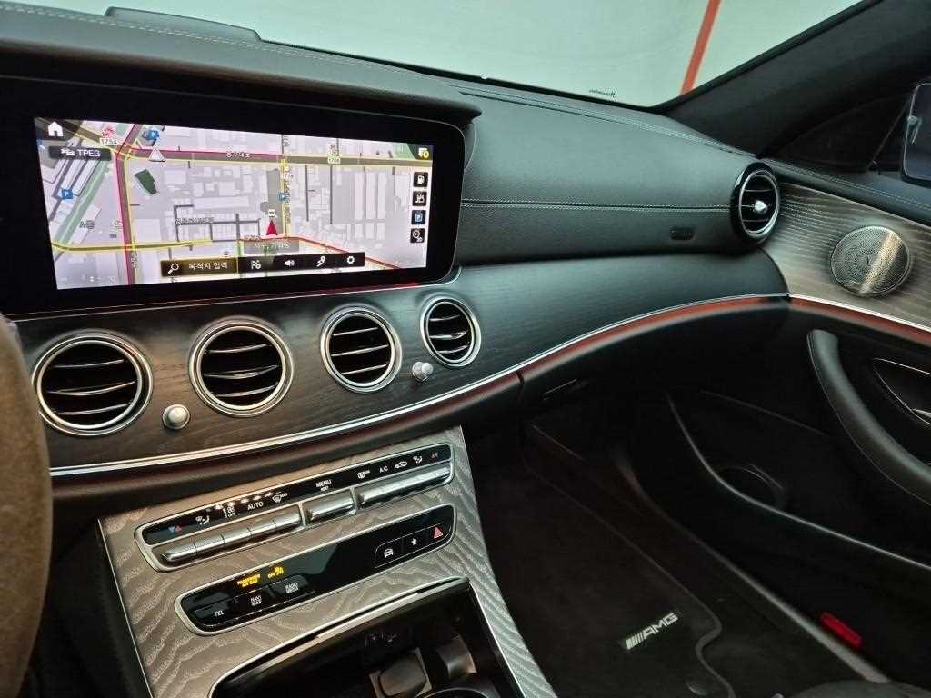 Mercedes Benz E class - Vista 10