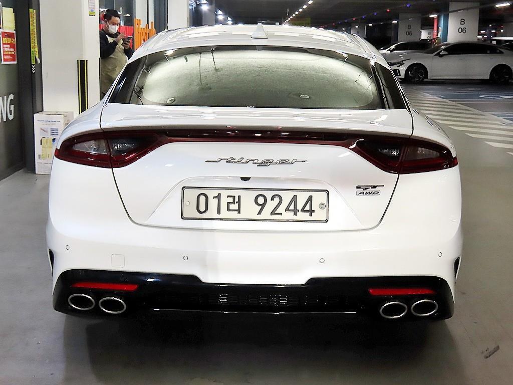 KIA Stinger - Vista 5