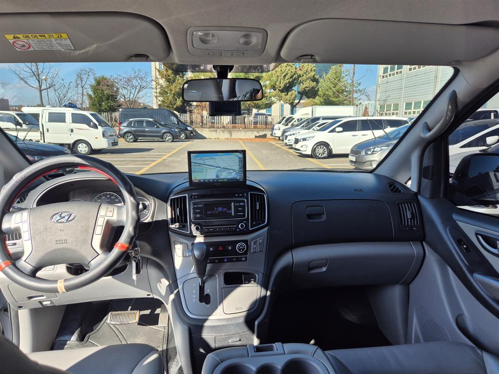 HYUNDAI Starex - Vista 9