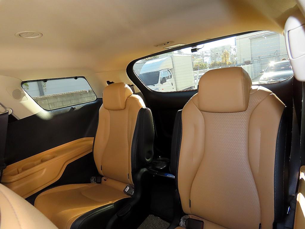 KIA Carnival - Vista 7