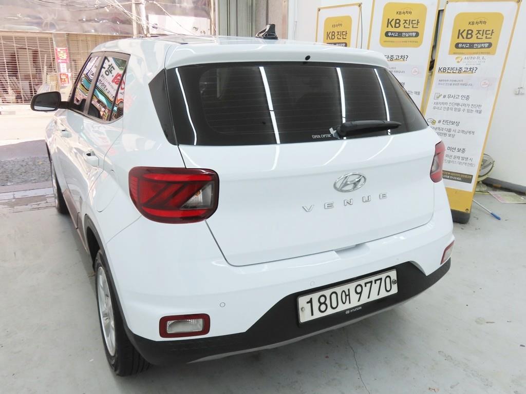HYUNDAI Venue - Vista 4