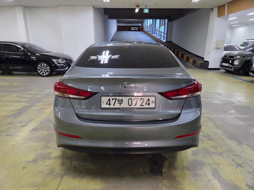 HYUNDAI Avante - Vista 4