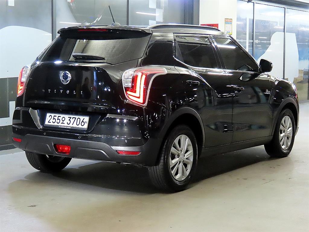 Ssangyong Tivoli - Vista 4