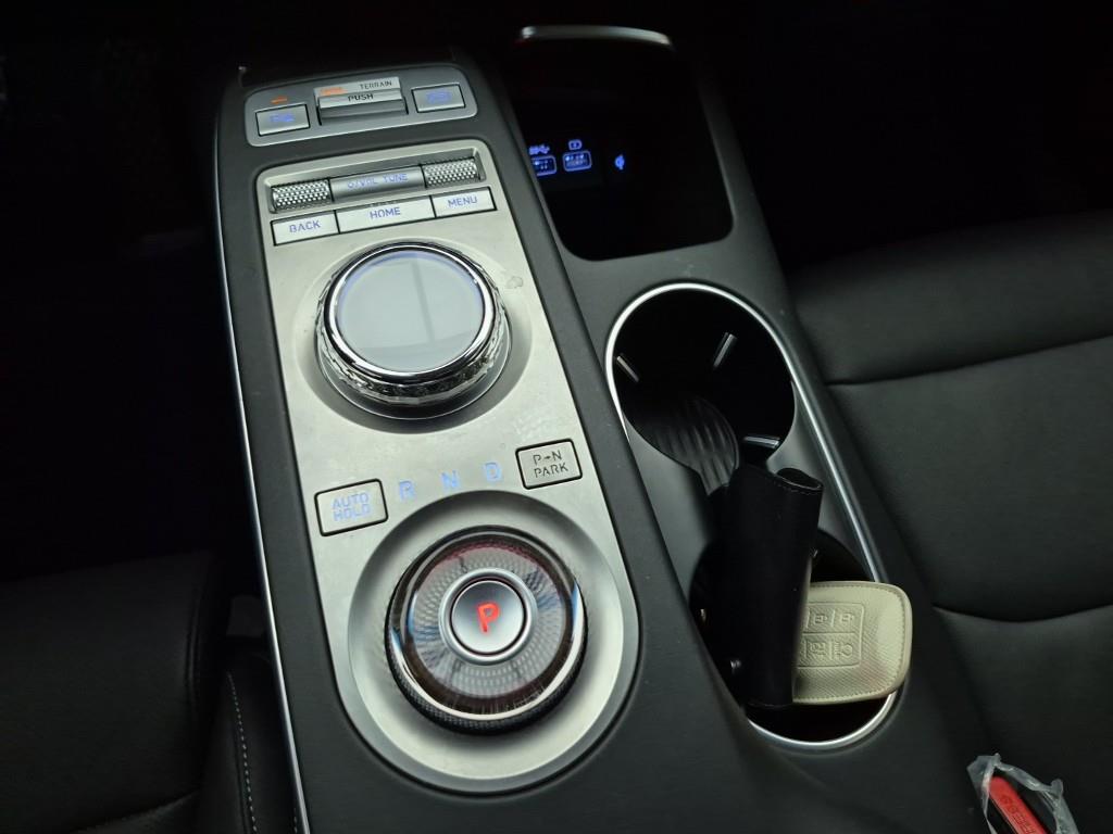 Genesis GV70 - Vista 8