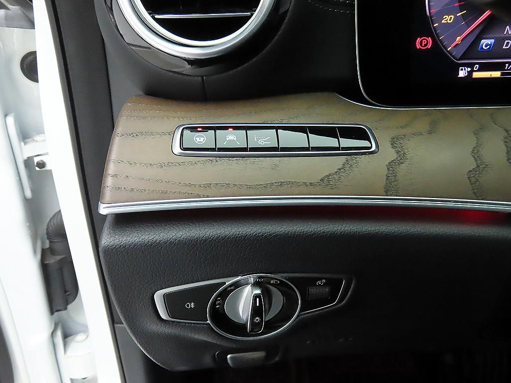 Mercedes Benz E class - Vista 12