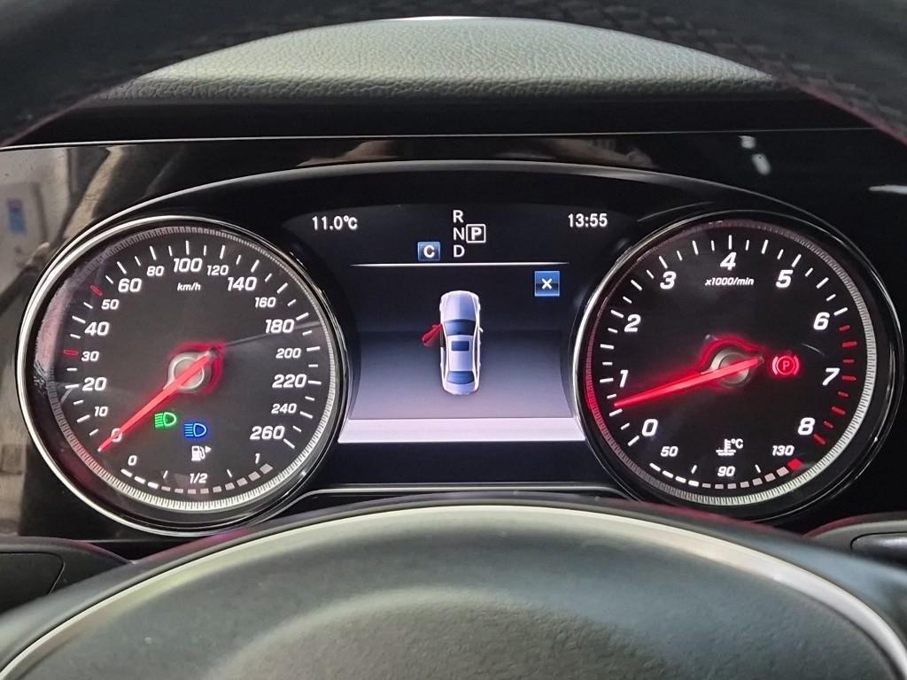 Mercedes Benz E class - Vista 6