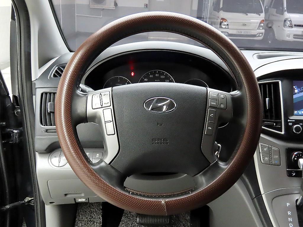 HYUNDAI Starex - Vista 7