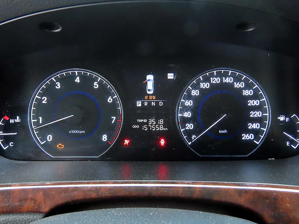 HYUNDAI Equus - Vista 9