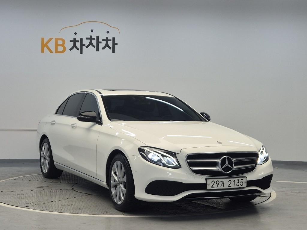 Mercedes Benz E class - Vista 4