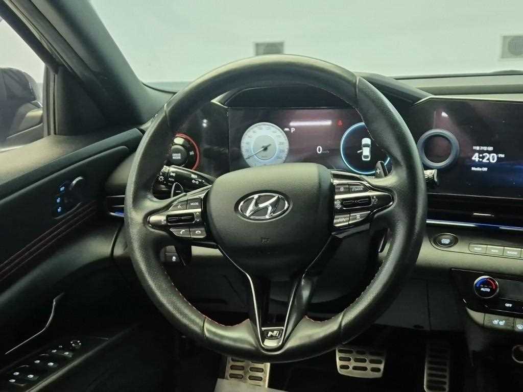 HYUNDAI Avante - Vista 9