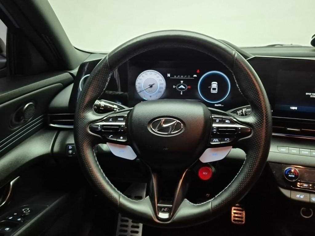 HYUNDAI Avante - Vista 9