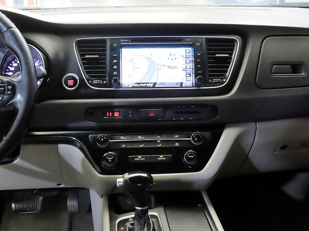 KIA Carnival - Vista 12