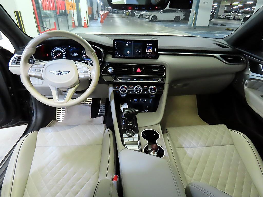 Genesis G70 - Vista 10