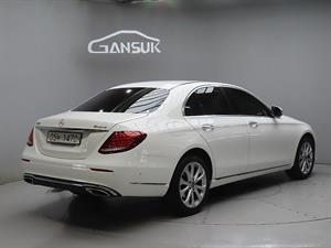 Mercedes Benz E class - Vista 8