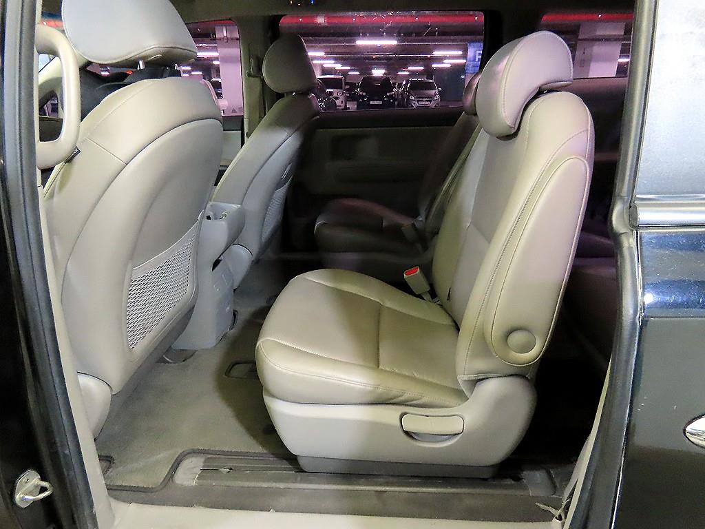 KIA Carnival - Vista 7