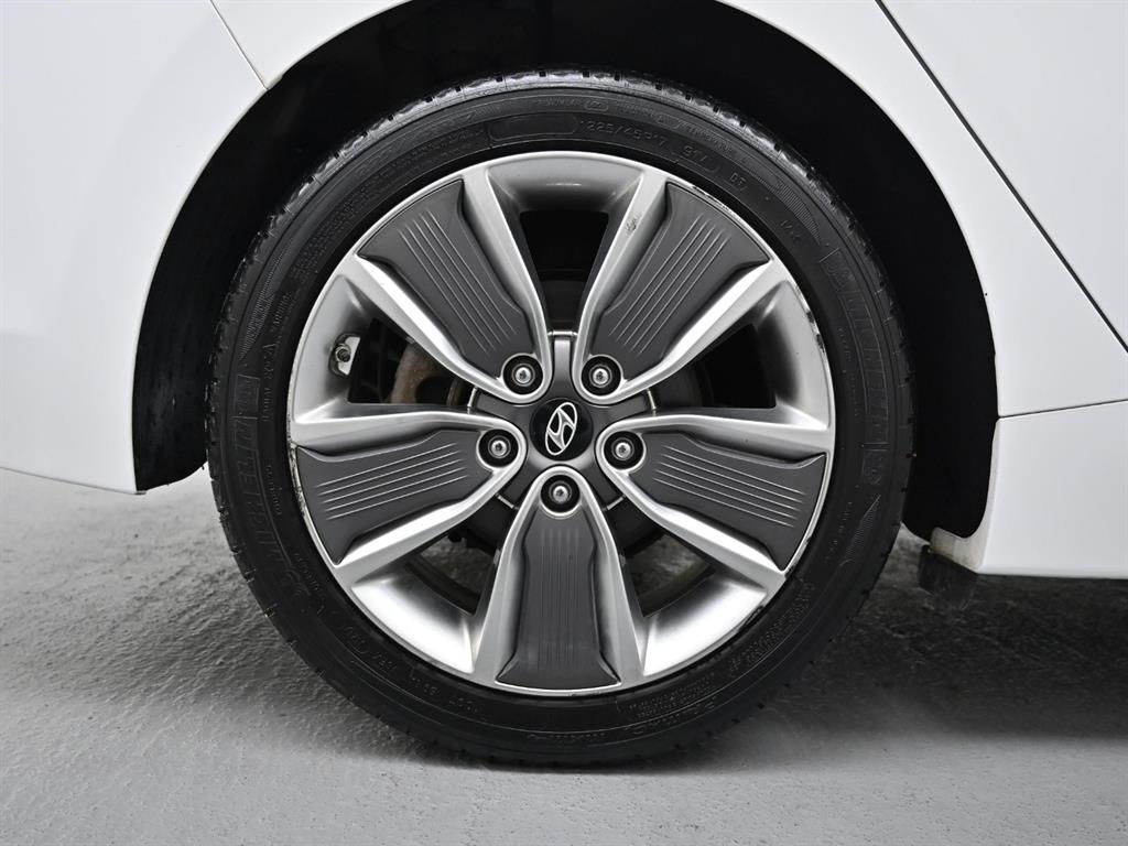 HYUNDAI Ioniq - Vista 5