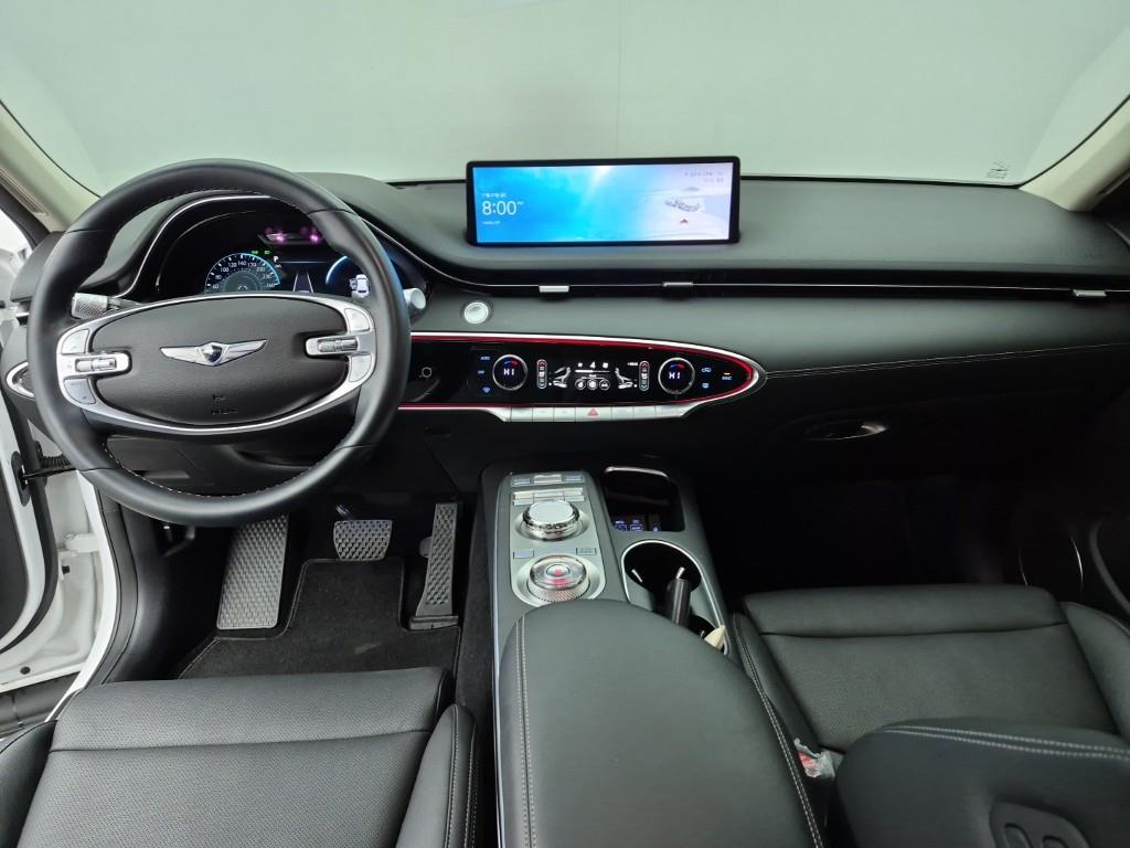 Genesis GV70 - Vista 5