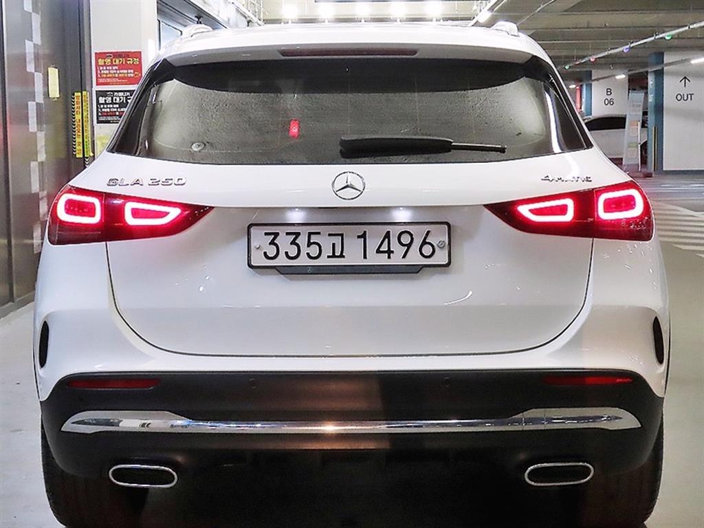 Mercedes Benz GLA Class - Vista 5
