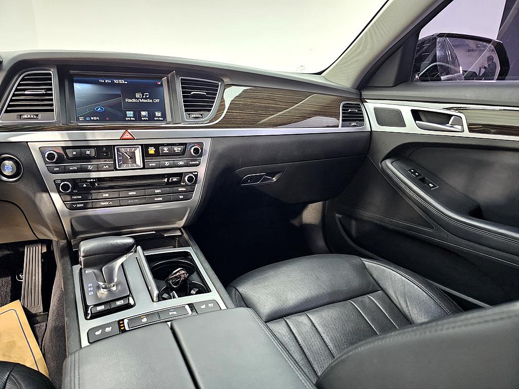Genesis G80 - Vista 10